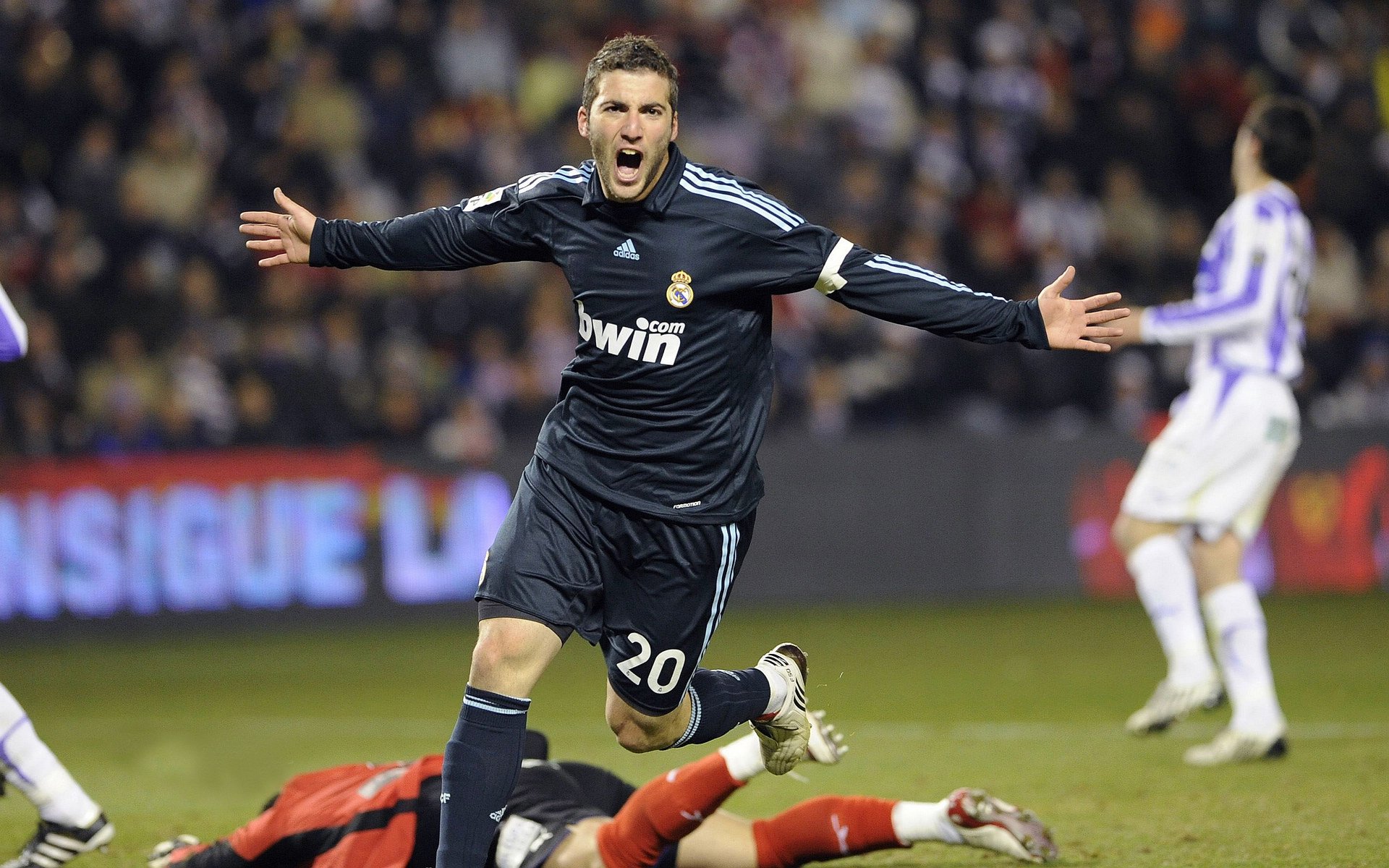 加纳淘汰赛过关乌拉圭，格纳布里刷新纪录，当足球成为历史与未来的交汇点