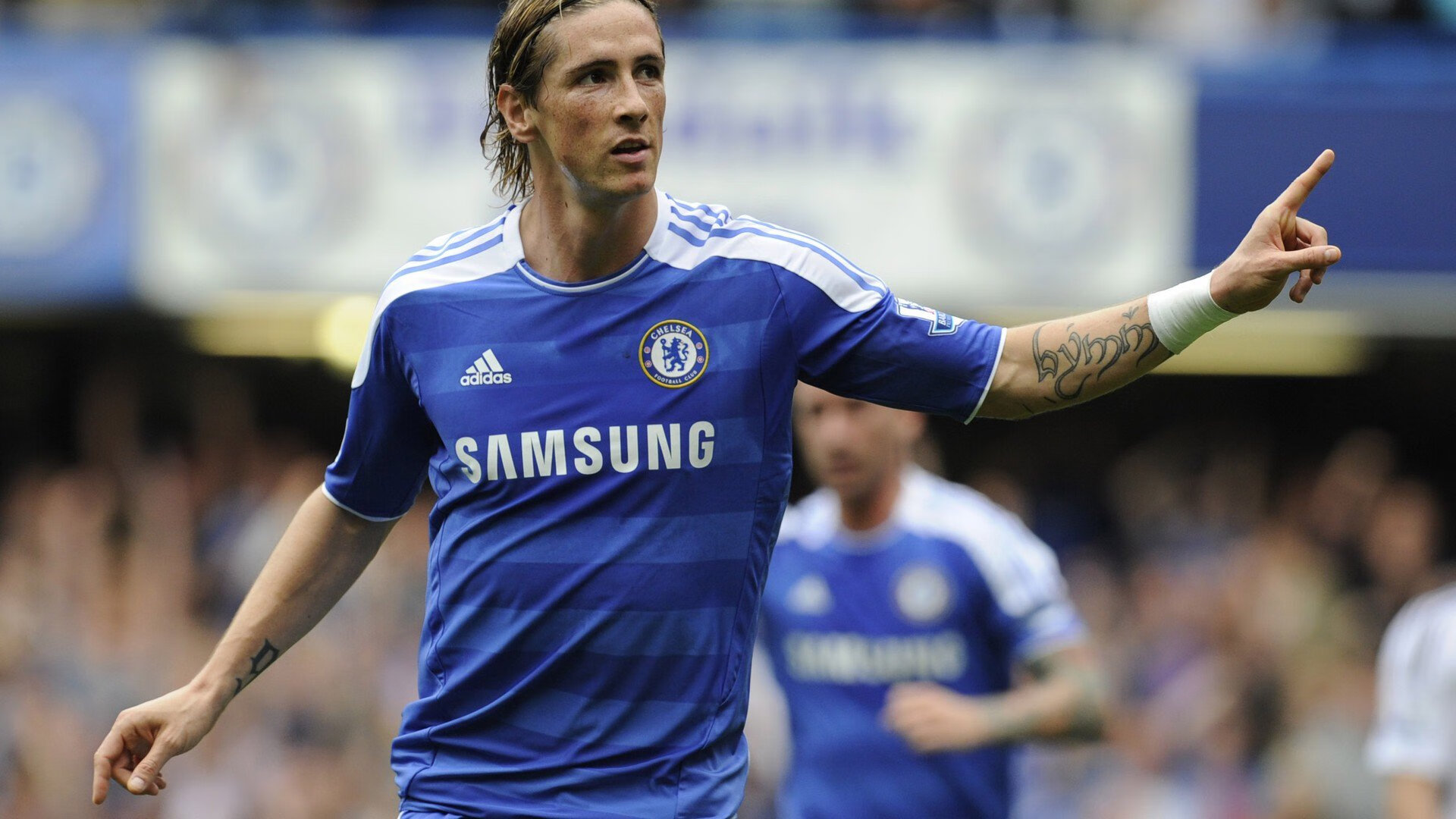 英格兰加时取胜哥斯达黎加，伊萨克在英超争冠接管比赛，现代足球的双线叙事