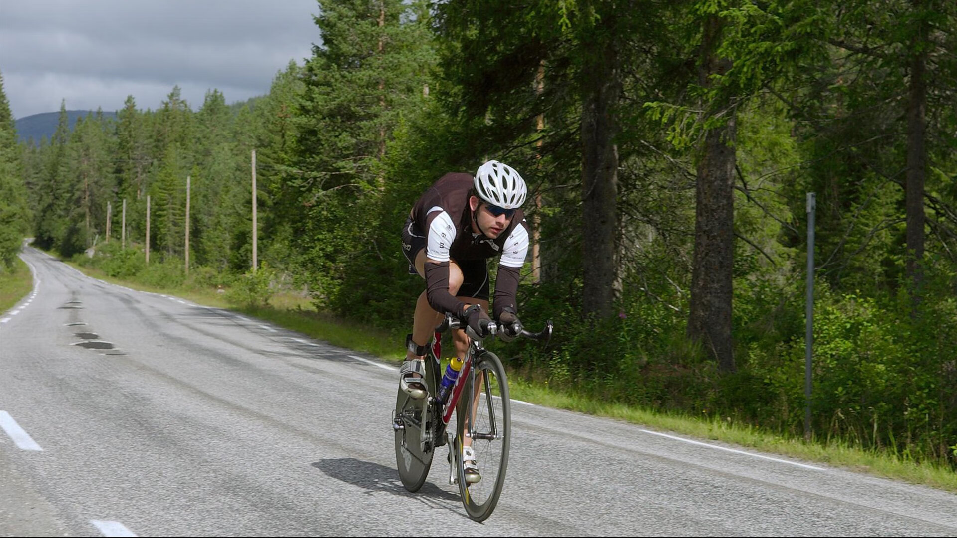 京多安爆发，乌拉圭正面击溃几内亚，当老将与铁血共奏绿茵交响